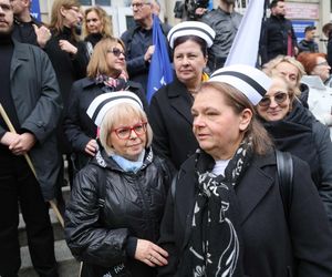   Razem przeciw przemocy. Medycy protestują w Warszawie
