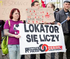 Lokatorzy z Osiedla Przyjaźń protestowali przed ratuszem: Chcemy umów z miastem, nie wysiedleń!