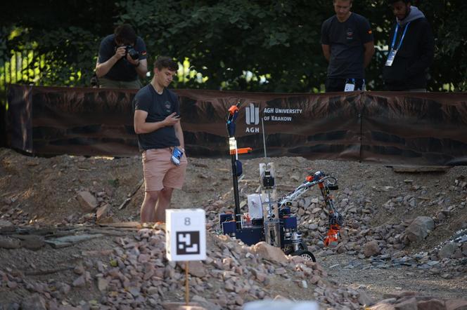 10. edycja zawodów łazików marsjańskich European Rover Challenge na terenie Akademii Górniczo-Hutniczej w Krakowie