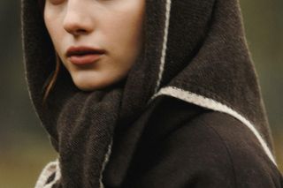 Jesienna podróż w świat mgły, liści i ciepłych warstw z NAGO