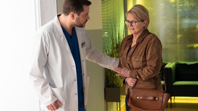 Na dobre i na złe odc. 740. Jakub Grabski (Maciej Zacharzewski), Wasiakowa (Ewa Serwa)