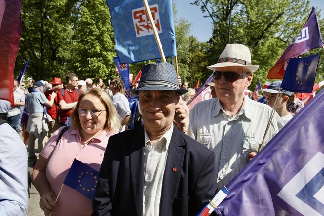 Święto Pracy w Warszawie. Przemaszerowali pod hasłem  "Chcemy Europy Socjalnej!"