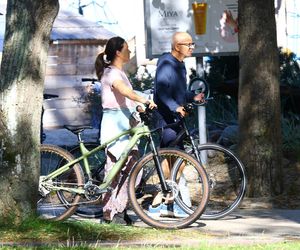 Ewa Drzyzga z mężem na rowerach. Operacje plastyczne nie są dla mnie!