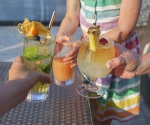 Nigdy tego nie pij w upały. Odwodnienie to dopiero początek