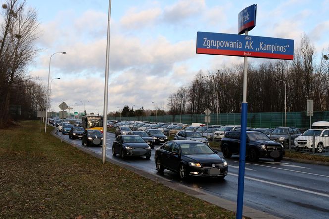 Kierowcy mieli mordercze myśli stojąc w korkach przy galerii handlowej na Młocinach