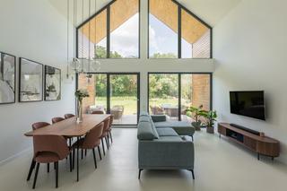 Styl Bauhaus we wnętrzu. Tak zaprojektowano 135 metrowy dom