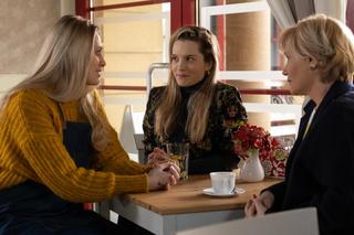 Na Wspólnej odc. 3842: Danka (Lucyna Malec), Daria (Patrycja Topajew), Kasia (Julia Chatys)