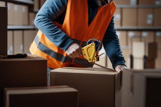 Jak AI, CCTV i kontrola dostępu wspierają bezpieczeństwo logistyki w okresie wzmożonego ruchu?