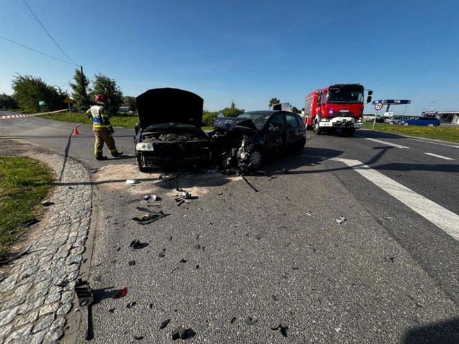 Potężny karambol na Mazowszu. Sześć osób trafiło do szpitala. Droga jest całkowicie zablokowana