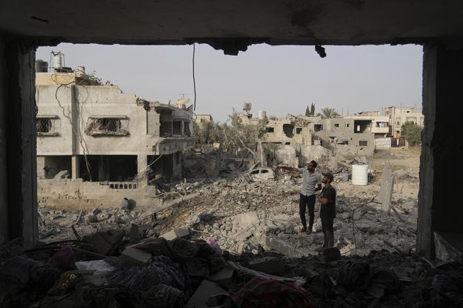 Strefa Gazy/ 74 zabitych w atakach Izraela, z czego 30 w nalocie na nadmorską kawiarnię.