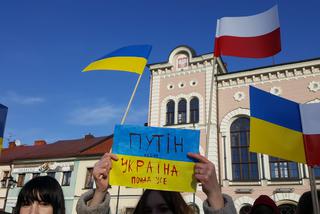 Młodzi ludzie - solidarni z walczącą Ukrainą 