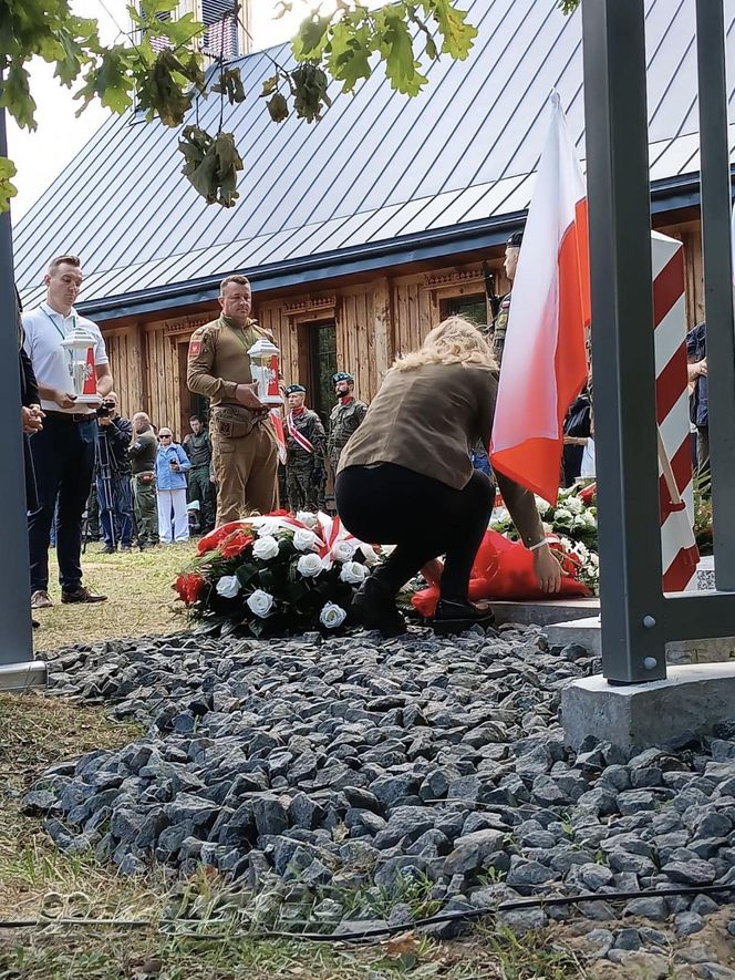 Młody żołnierz zginął na granicy z Białorusią. Odsłonili pomnik na jego cześć. „Niech będzie symbolem”