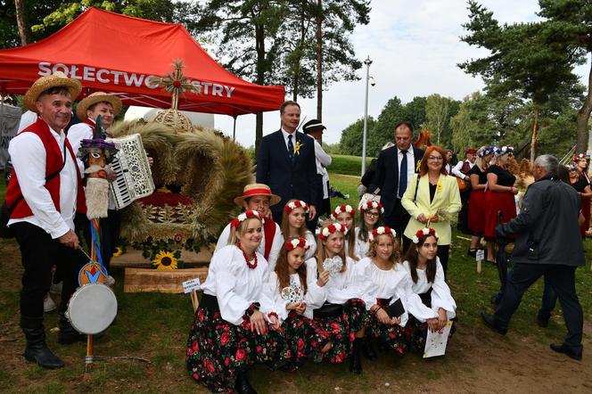 Dożynki wojewódzkie w Olsztynku 2024. Tłumy na wydarzeniu. „To był trudny rok” [ZDJĘCIA]