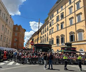 Kondukt żałobny przejechał przez Rzym. Ostatnia droga papieża Franciszka