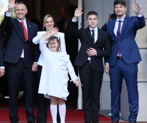 Weszła do Pałacu Prezydenckiego wraz z rodzicami. Ten dzień należał do Kasi Nawrockiej. Fotoreporterzy oszaleli!