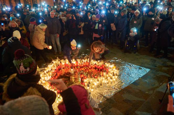 „Największe serce świata” także w Lublinie. Kilkaset osób przed ratuszem