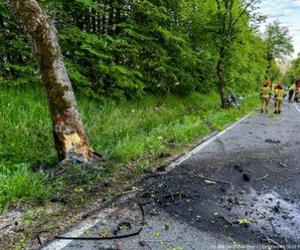 Tragiczny wypadek na Mazurach. Samochód rozpadł się na pół!