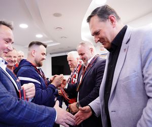 Siatkarze KPS-u z medalami na szyi, dziękowali kibicom za udany sezon