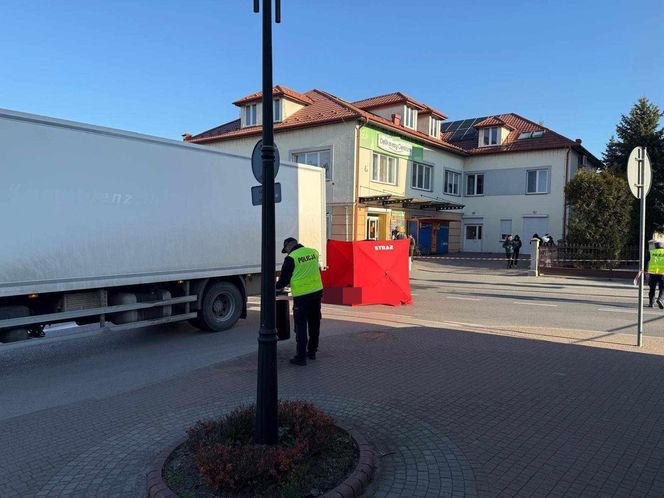 Tragiczny wypadek pod Tarnowem. Ciężarówka potrąciła pieszego