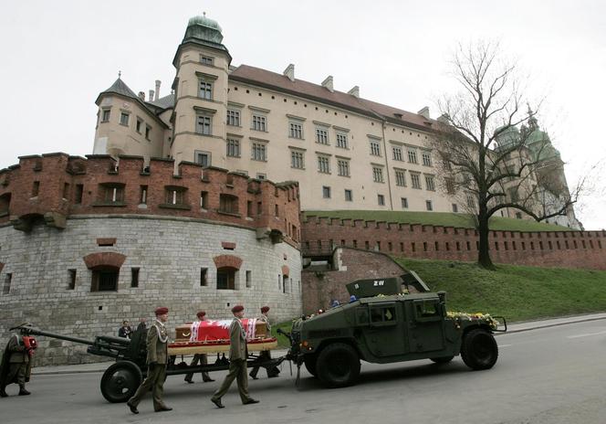 Rocznica pogrzebu Lecha i Marii Kaczyńskich na Wawelu