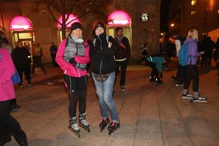 Nightskating. Warszawiacy przejechali stolicę na rolkach [Zdjęcia]