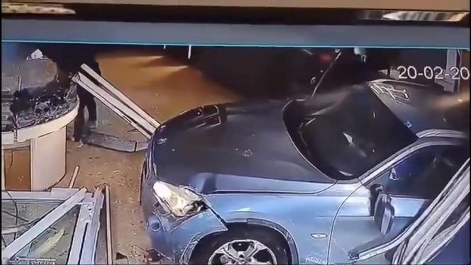 Wjechali autem do jubilera, a potem uciekli z łupem! Jest nagranie z napadu