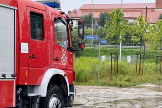 Niebezpieczne zjawiska na Warmii i Mazurach. Są ostrzeżenia przed gwałtownymi burzami i ulewami