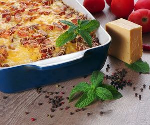 Zapiekanka makaronowa z kiełbasą. Pyszny obiad w stylu zero waste