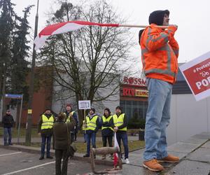 „Zielony Ład=Głód”, „Mleko nie jest z Biedronki”. Te hasła pojawiły się na proteście rolników w Olsztynie