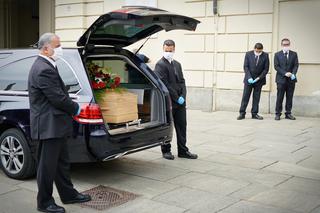 Ceny pogrzebów idą w górę nawet o 30 proc., a zasiłki pogrzebowe pozostają bez zmian