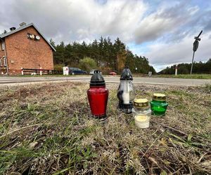 Rodzina zginęła na torach. Świadek mówi o wielkim huku. Pociąg pchał wrak auta