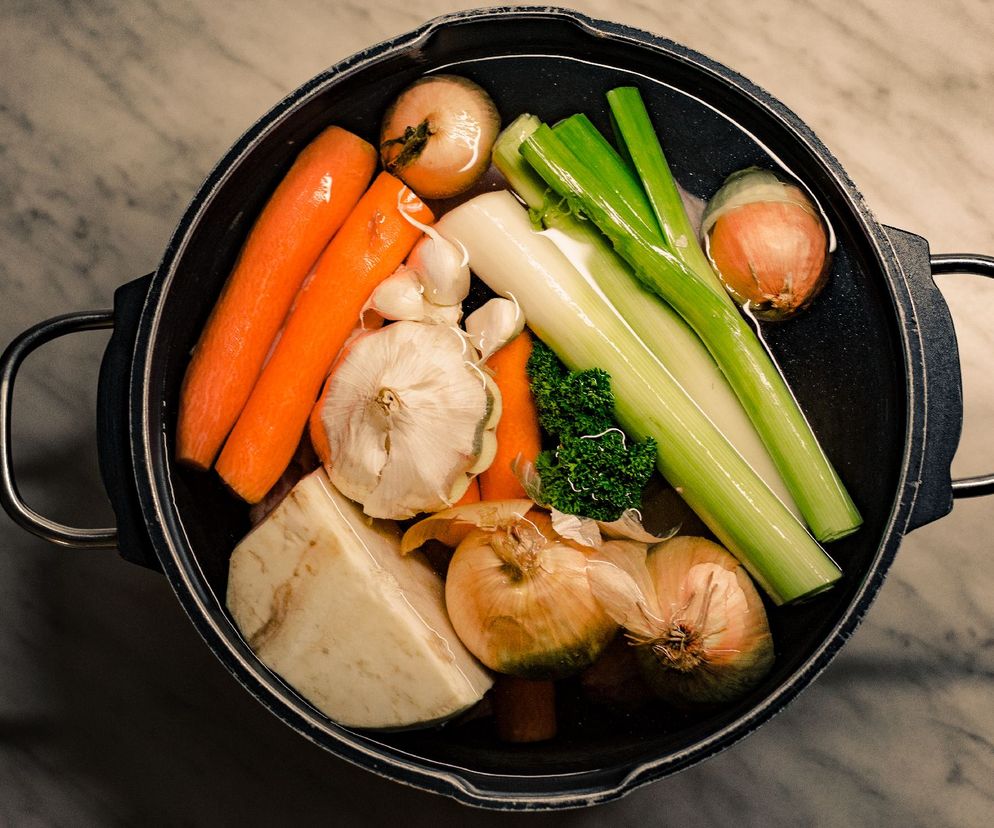 Rosół, wywar, bulion – czym się różnią? Jak je ugotować i Do czego używać?