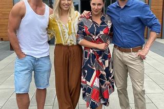 Na dobre i na złe na planie. Hania Sikorka (Marta Żmuda Trzebiatowska), Miłosz (Mikołaj Roznerski), Olena Kosenko (Tetiana Malkova), Michał (Mateusz Janicki)