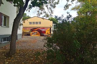 Nowy mural na zabytkowej zajezdni tramwajowej