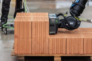 Robot murujący Walter