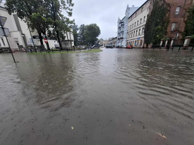 Kalisz/Ostrów. Intensywne opady deszczu. Strażacy otrzymują kolejne zgłoszenia