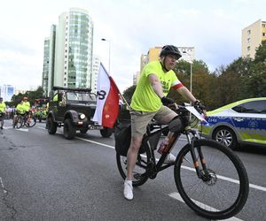 Biało-czerwonym peletonem rowerzyści uczcili Powstanie Warszawskie 