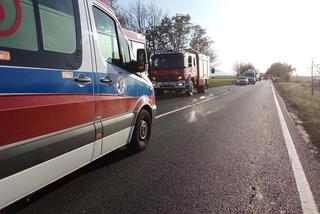 Samochód wypadł z drogi i dachował. Groźny wypadek pod Wrocławiem