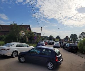 Strażacy nie mogli dojechać na akcję. Kierowcy zablokowali drogę