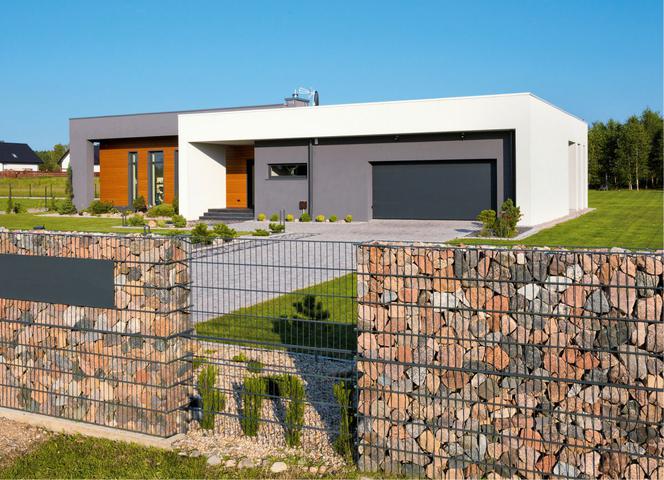 Dom jak pudełko. Pokazali, jak mieszkać nowocześnie na jednym poziomie