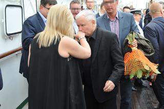 JAROSŁAW KACZYŃSKI NA ŻAGLOWCU.