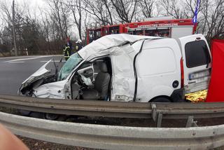 Tragiczny wypadek na S7: TIR zmiótł osobówkę z drogi