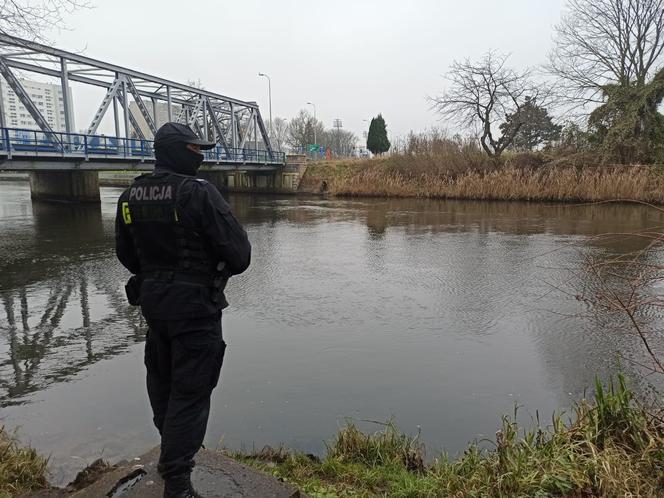 Policjanci z Kołobrzegu patrolują tereny przyległe do rzek