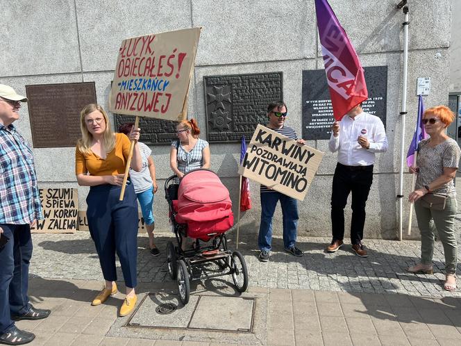 Protestowali przed urzędem miasta w Gdyni. "Szczurek, oddaj za paliwo!"