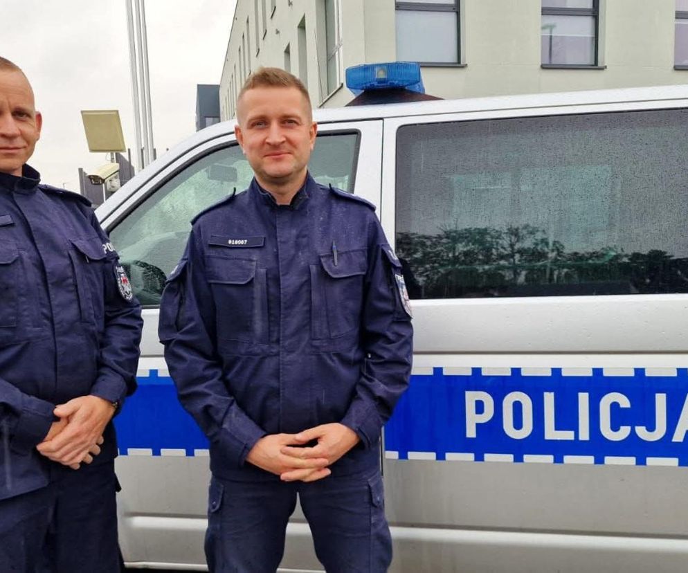 Kalisz. Policjanci uratowali seniorów z palącego się mieszkania 