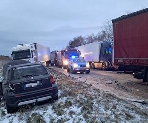 Karambol na autostradzie A4 pod Bolesławcem. Zderzyło się siedem aut, nie żyje kierowca busa 