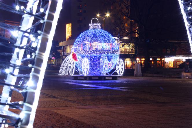 Iluminacja świąteczna na pl. Lotników