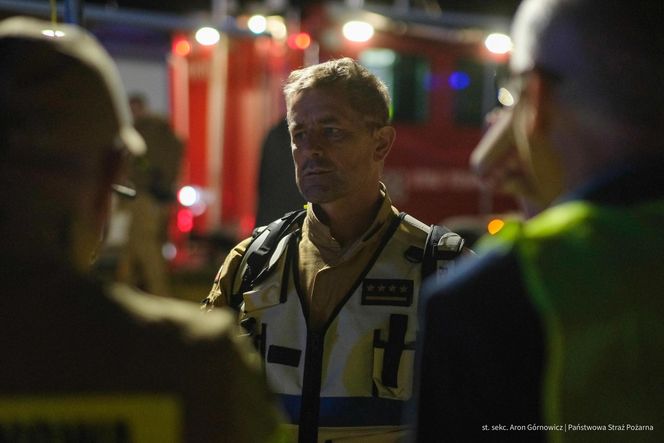  Kawle. Pożar zakładu przetwórstwa drobiowego. 120 strażaków walczy z żywiołem w czwartek, 14 sierpnia. Jeden z nich zaginął [ZDJĘCIA]