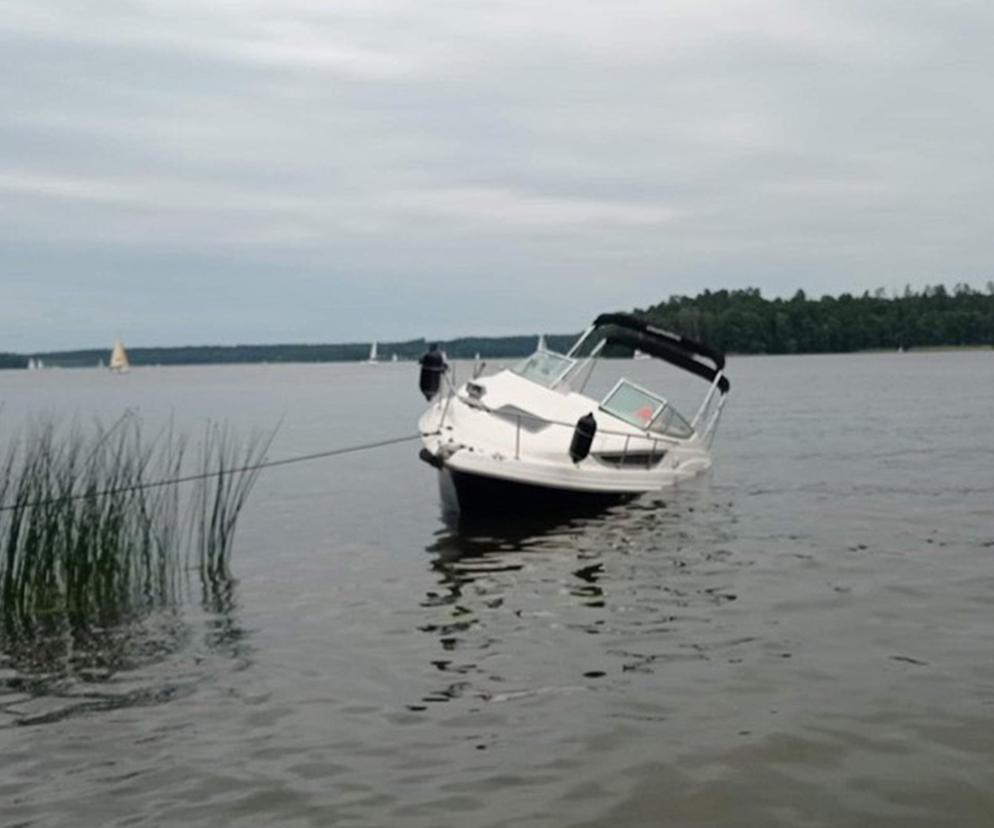 Jezioro Bełdany. Motorówka uderzyła w żaglówkę