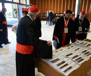 Dwie kongregacje i przysięga - trwają przygotowania do konklawe